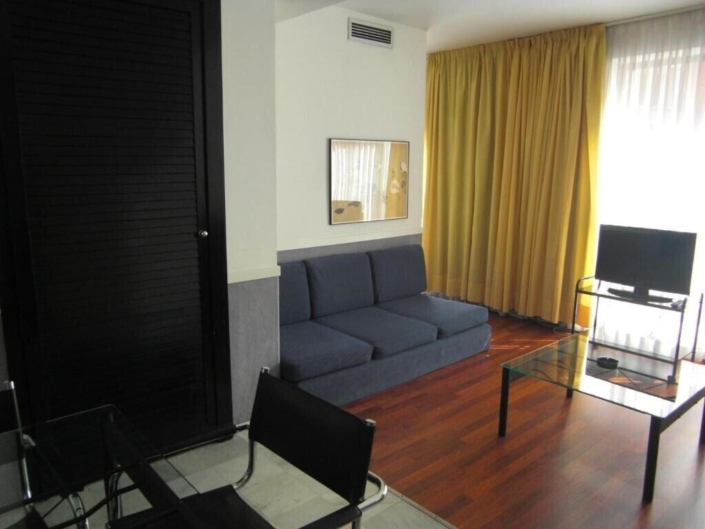 Фото Apartamentos Descartes 3*