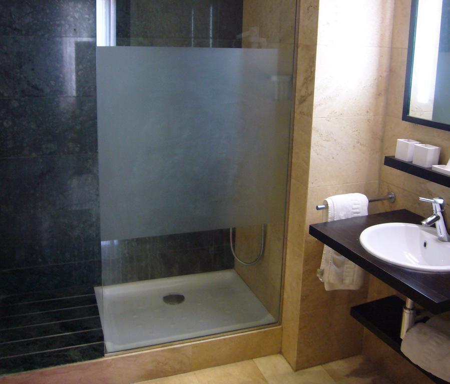 Изображение H Cristina 2*