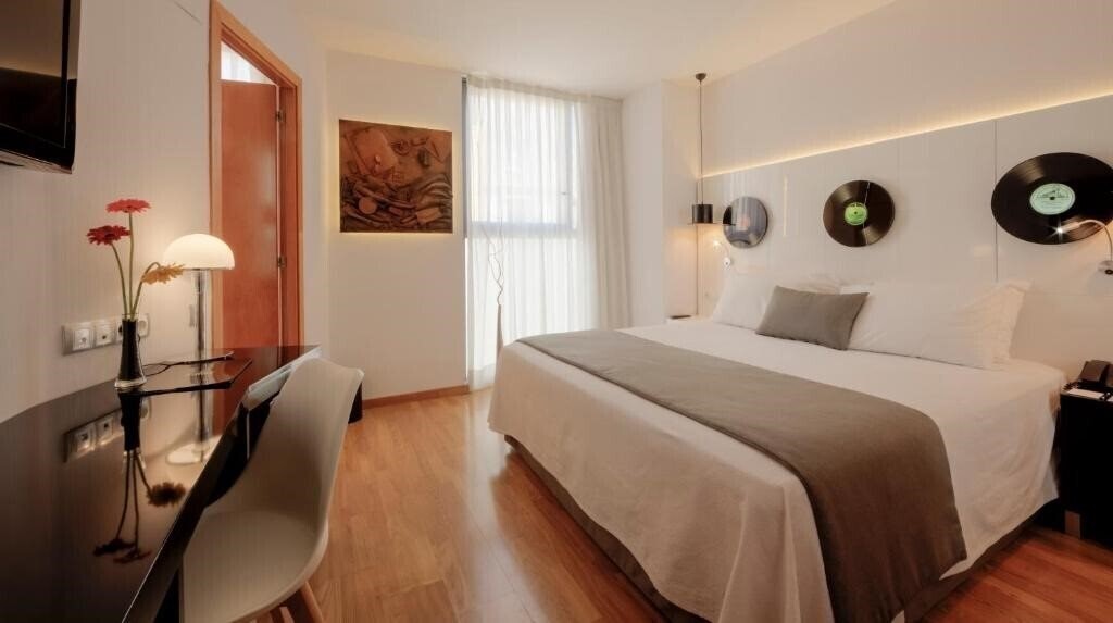 Отель Evenia Rocafort 3*