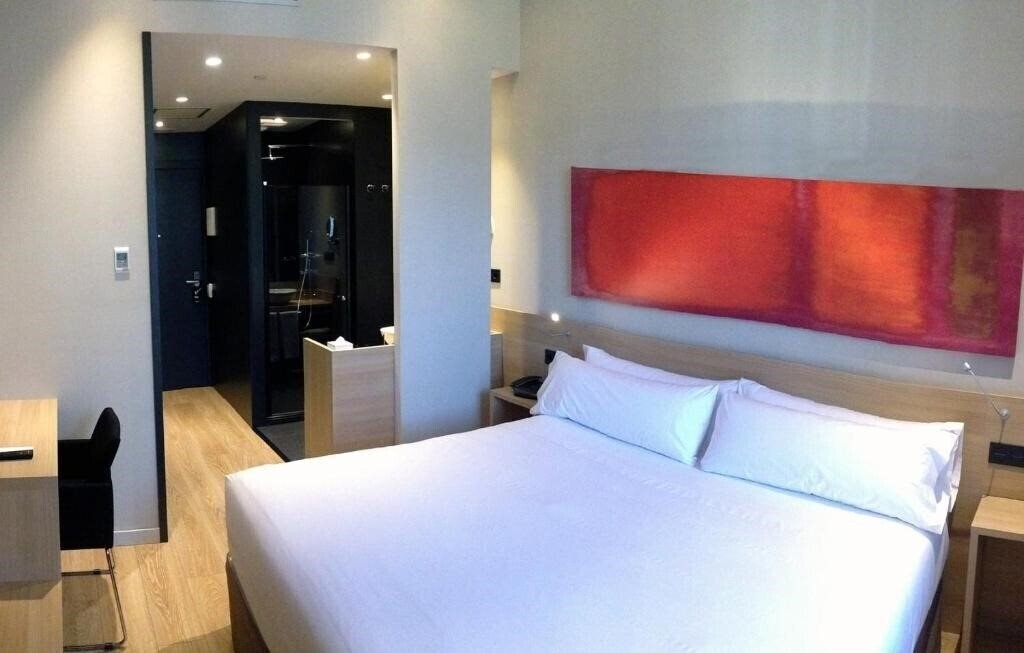 Отель Hotel Ambit Barcelona 4*