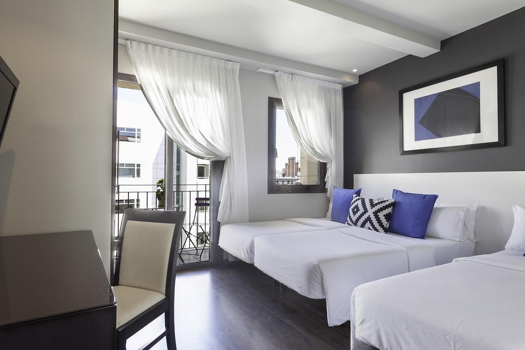 Отель Acta BCN 40 2*