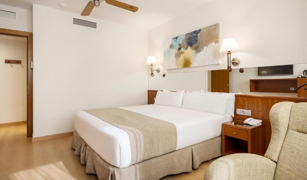 Фото Ilunion Les Corts (ex. Senator) 4*