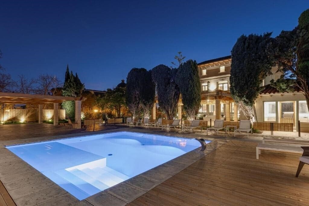 Отель Boutique Mirlo Barcelona 5*