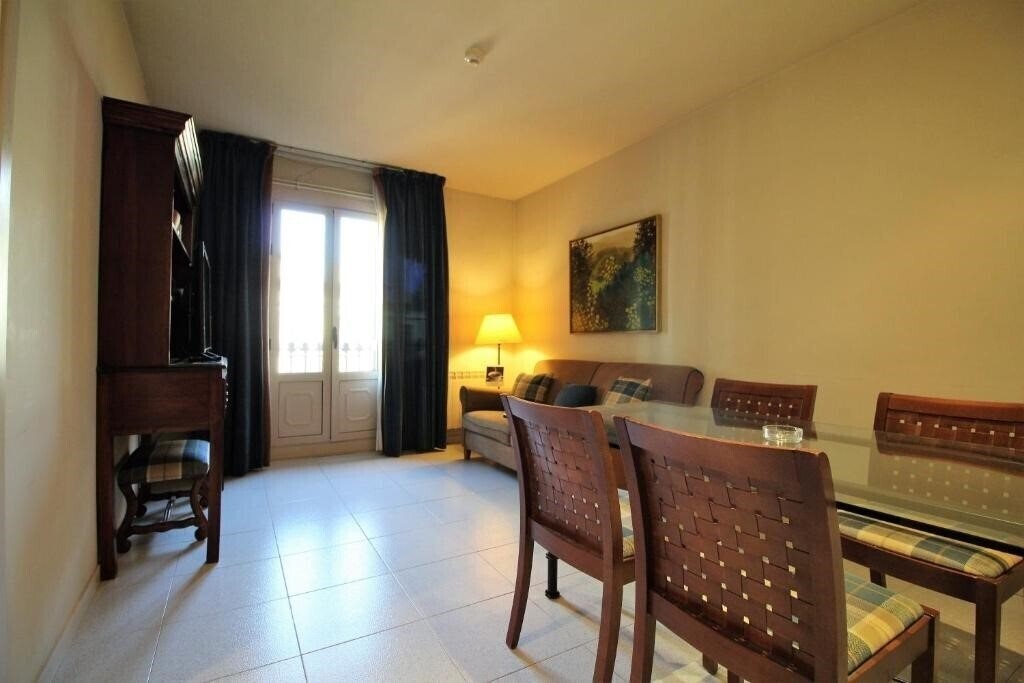 Фото Apartaments Sant Jordi Girona 97 3*