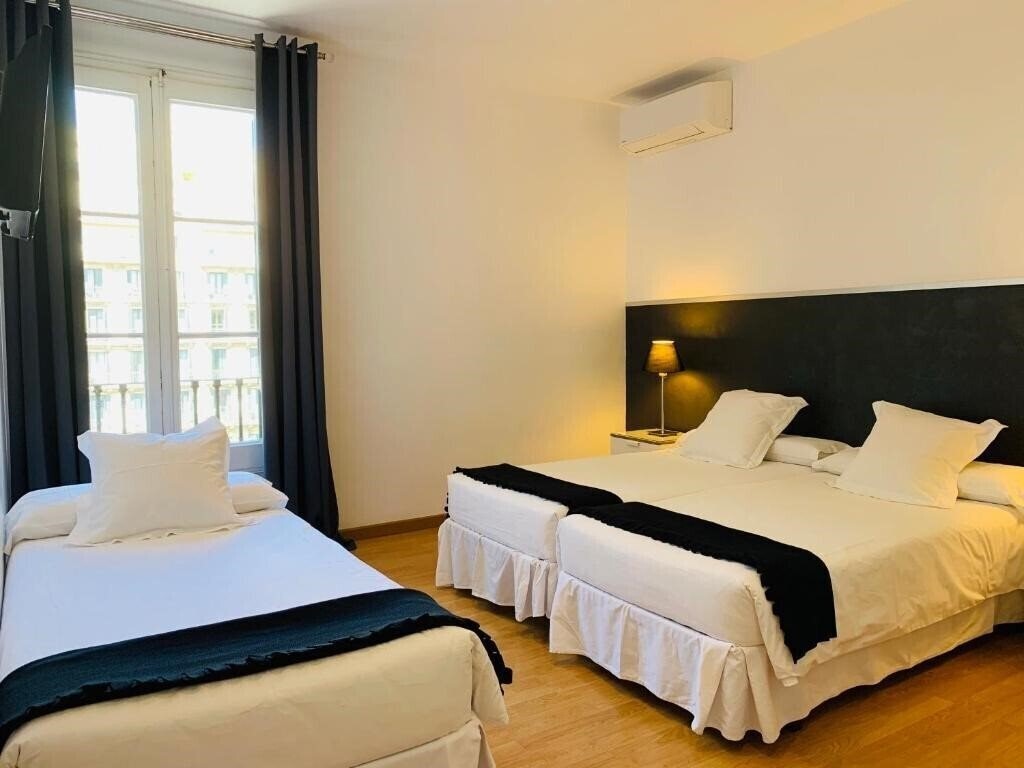 Фото Aptbcn Super Balmes 3*