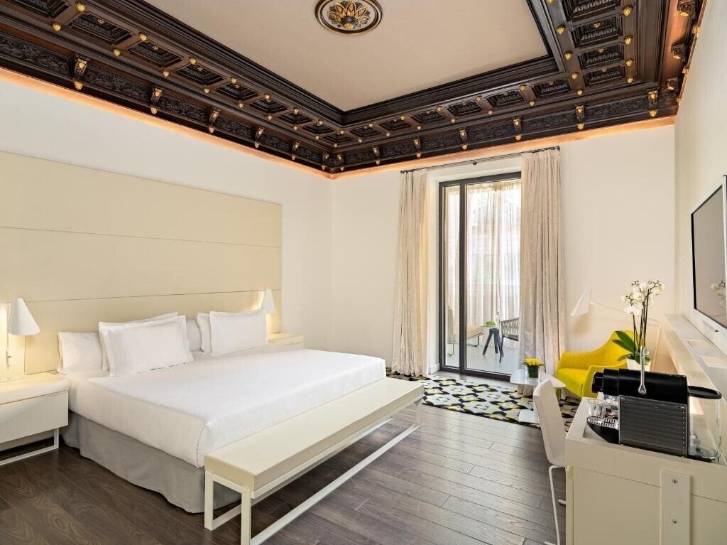 Фото H10 Urquinaona Plaza 4*