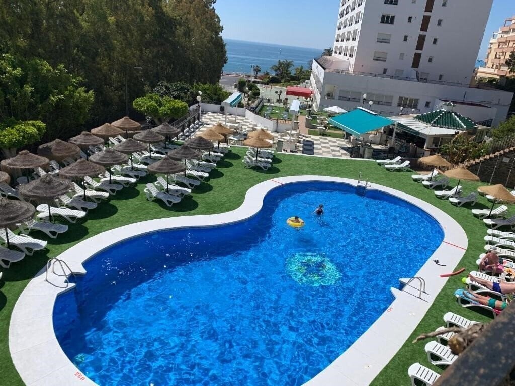 Отель Hotel Apartamentos Flatotel Internacional 3*