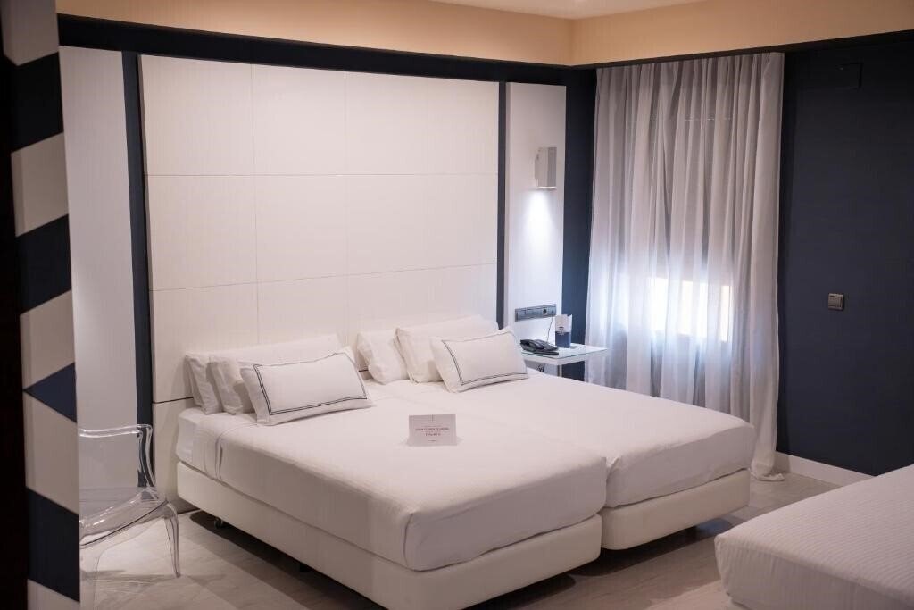 Отель Malaga Nostrum 3*