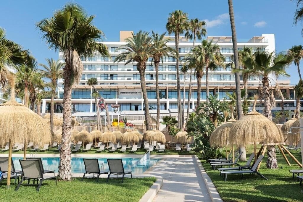 Отель Triton Hotel 3*