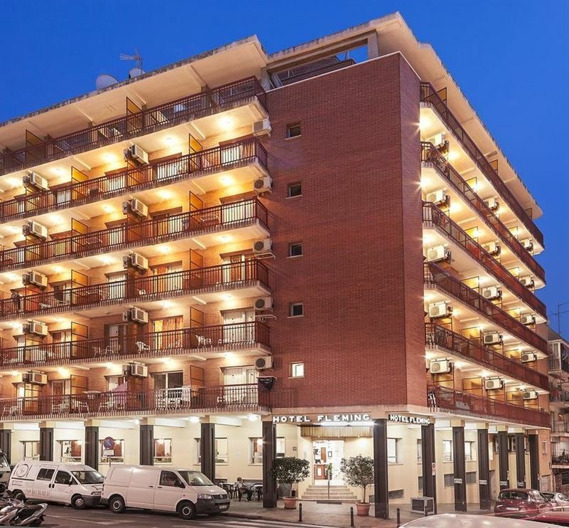 Отель Port Fleming 2*