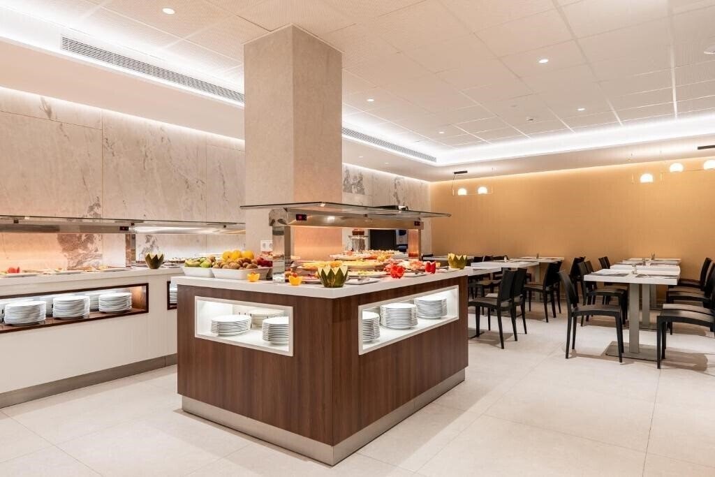 Изображение Hotel Oasis Plaza 3*