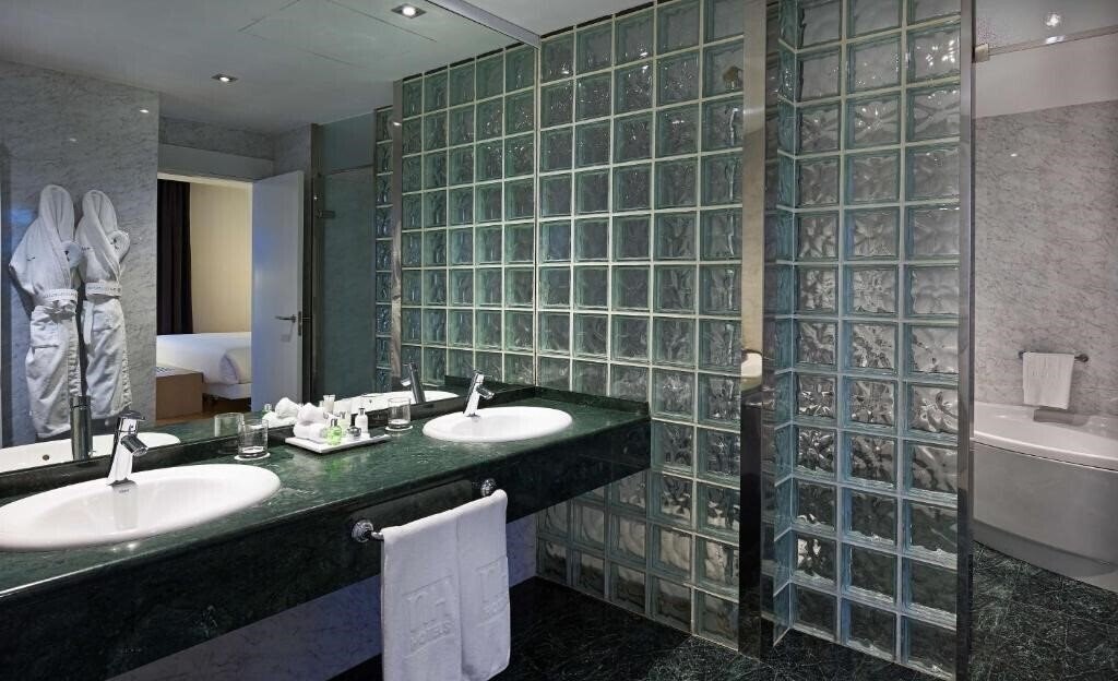 Изображение Nh Villa De Bilbao 4*