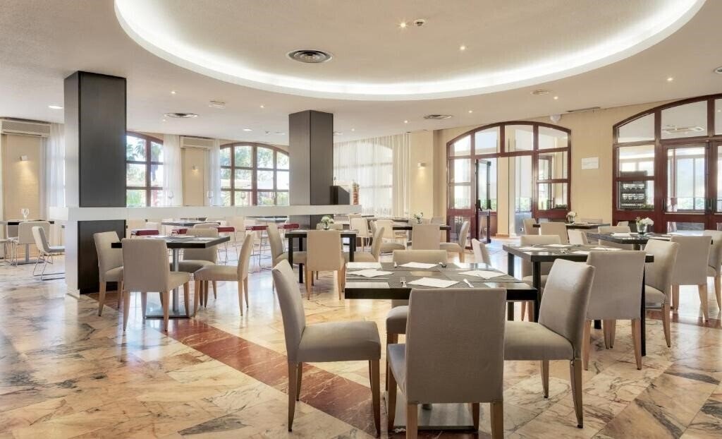 Картинка Ilunion Golf Badajoz (ex. Confortel Golf Badajoz) 4*