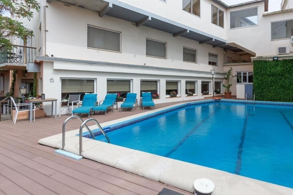 Отель Checkin Travé 3*