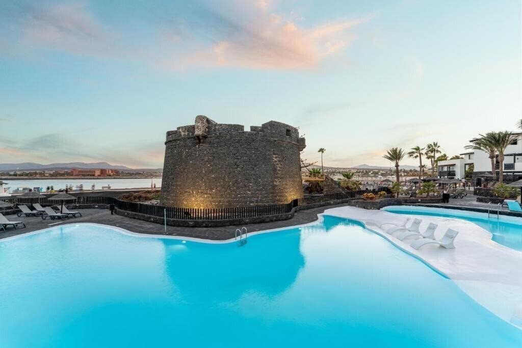 Отель Barcelo Fuerteventura Castillo (ex. Barcelo Castillo Beach Resort) 4*