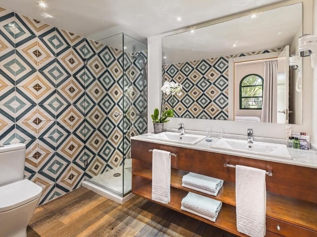 Фотография H10 Ocean Suites 4*