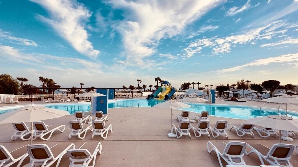 Отель Club Caleta Dorada 3*