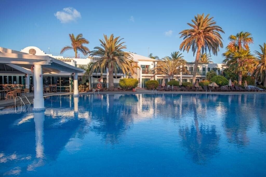 Отель Las Marismas 3*