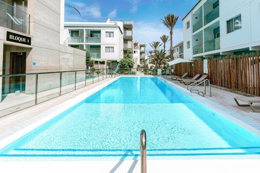 Отель Bristol Sunset Beach 3*