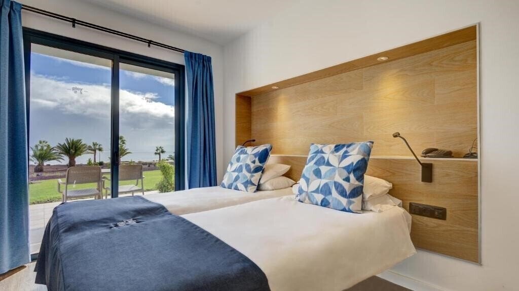 Фото Playitas Aparthotel 4*