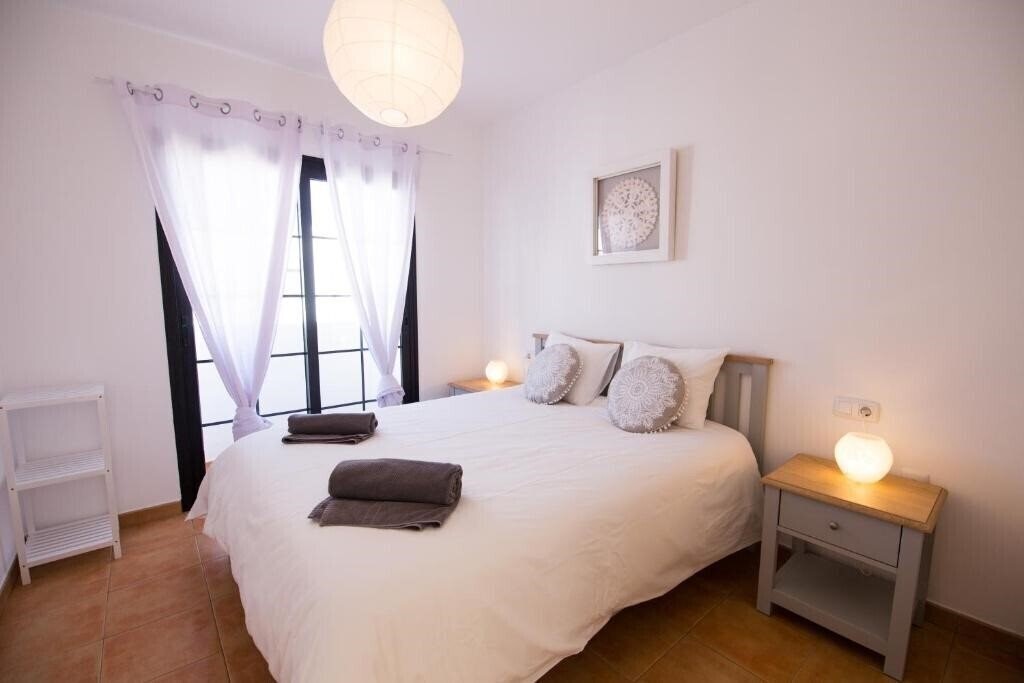 Отель Surfers Retreat Hostel - Adults Only 2*