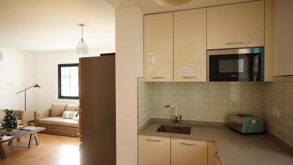 Фотография Surfers Retreat Hostel - Adults Only 2*