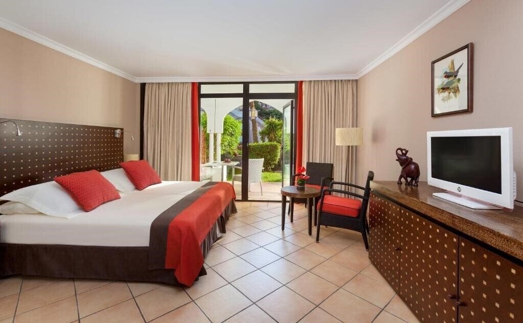 Отель Seaside Sandy Beach 4*