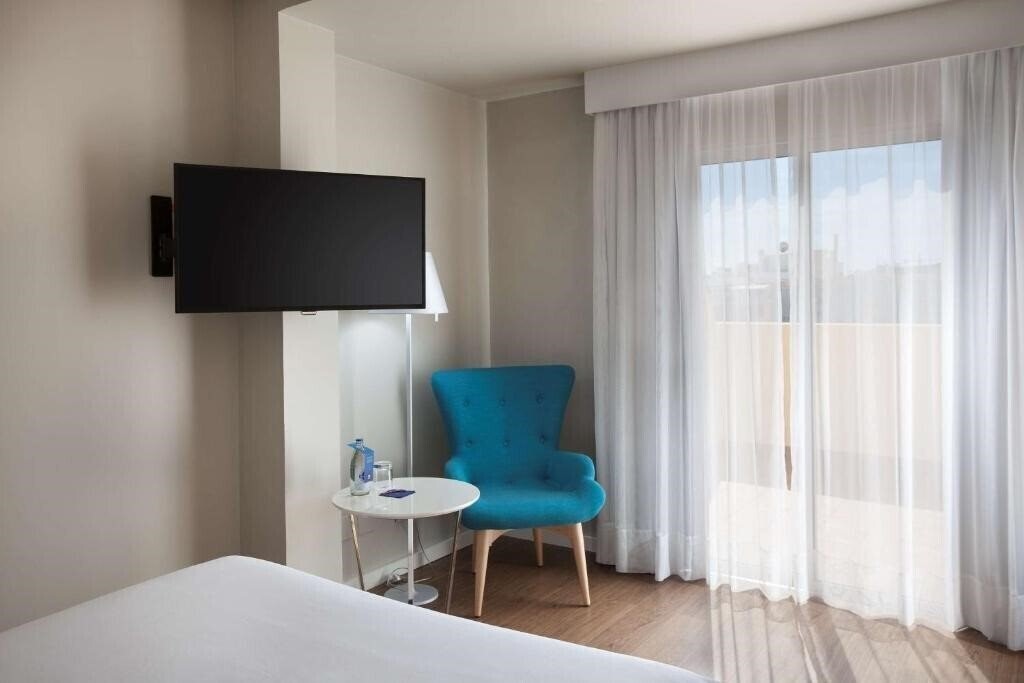 Картинка Nh Las Palmas Playa Las Canteras 3*