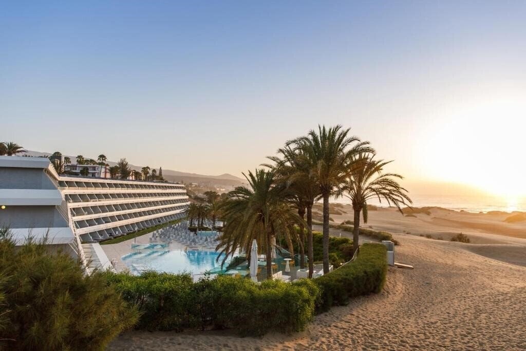 Отель Santa Monica Suites 4*