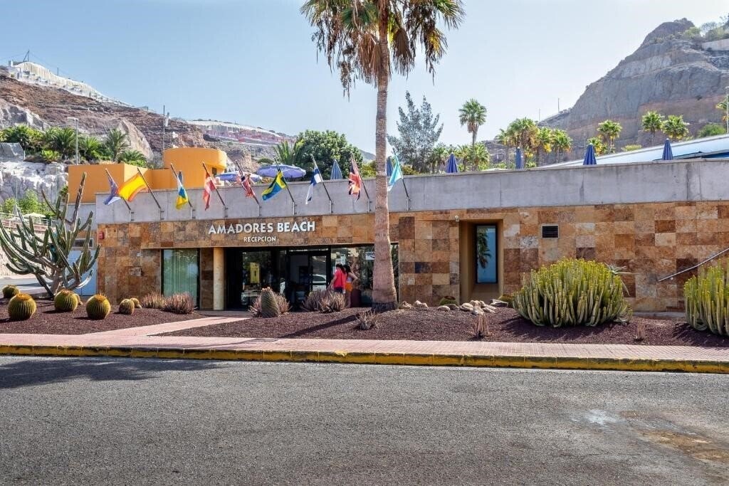 Отель Apartamentos Amadores Beach 3*
