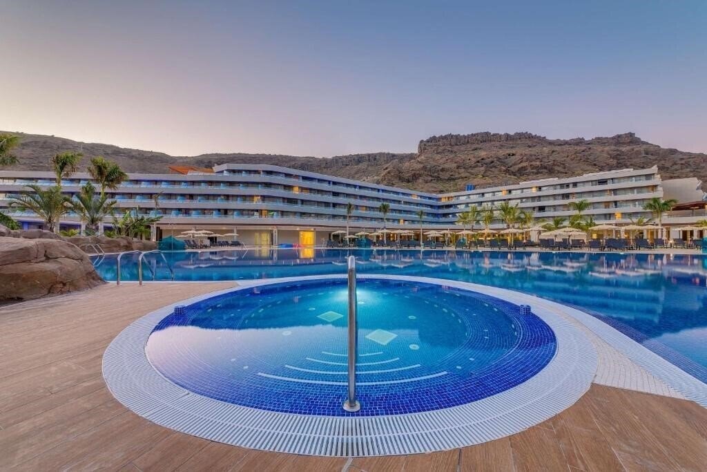 Отель Radisson Blu Resort & SPA Gran Canaria Mogan (ex. Radisson Blu Resort Mogan, Radisson Blu Resort & SPA ) 5*
