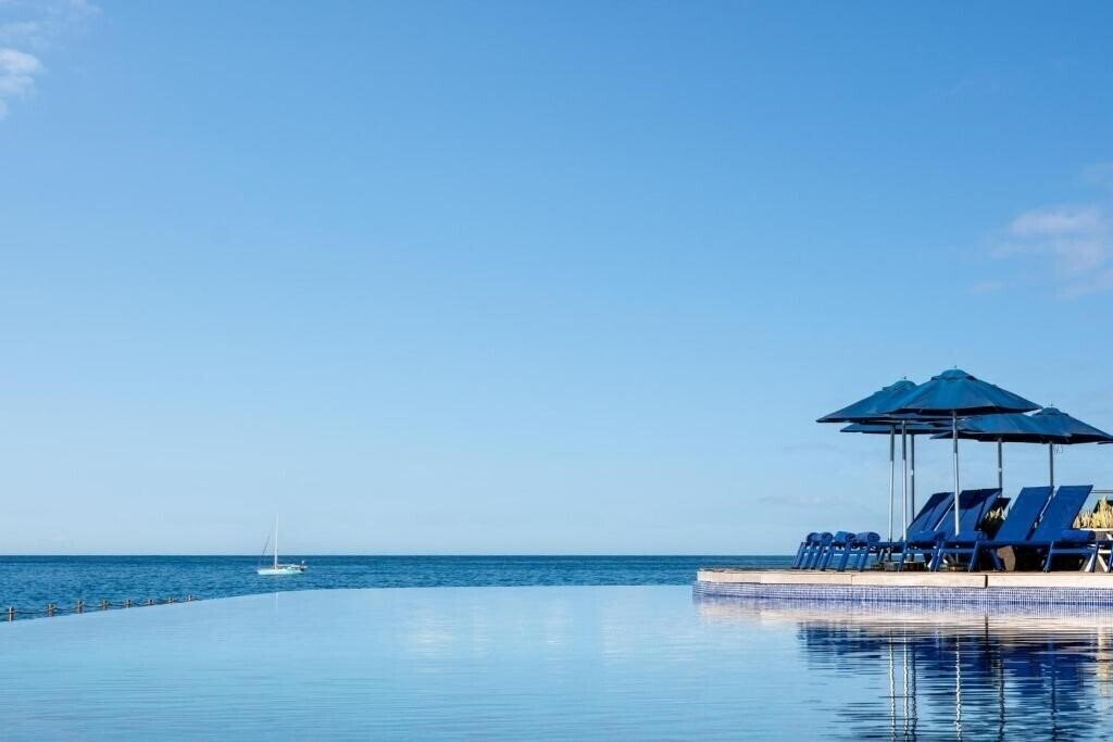 Отель Marina Suites 4*