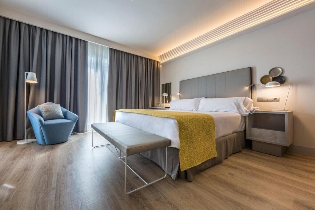 Отель Catalonia Granada 4*