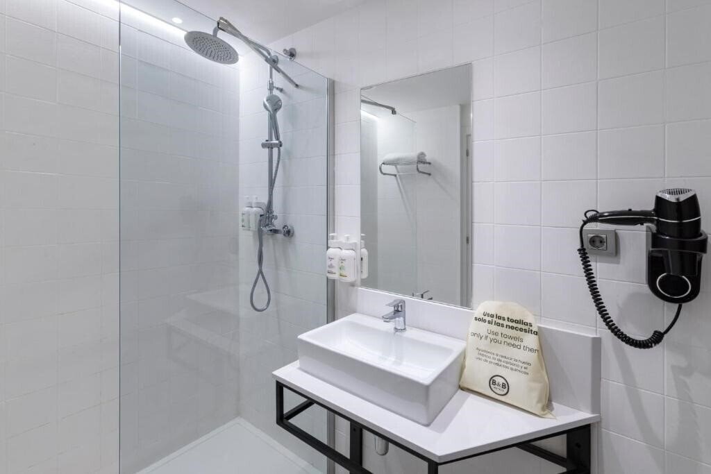 Фотография B&B Hotel Granada 2*