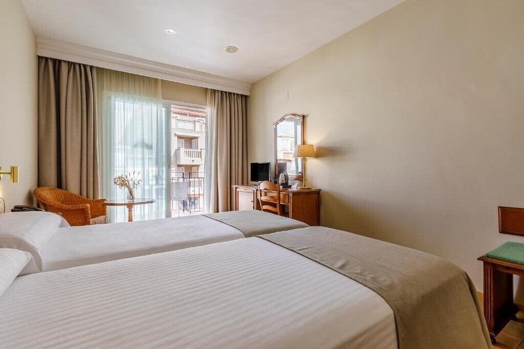 Картинка Hotel Almijara - Mares (ex. OYO Hotel Almijara) 3*