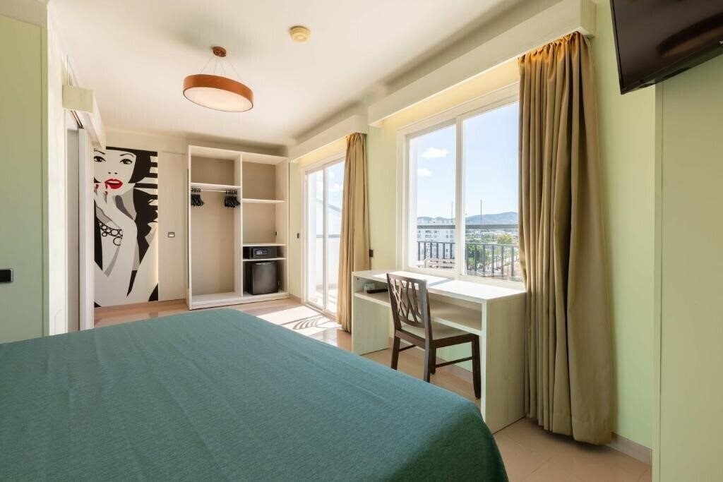 Фотография The Red Hotel By Ibiza Feeling 2*