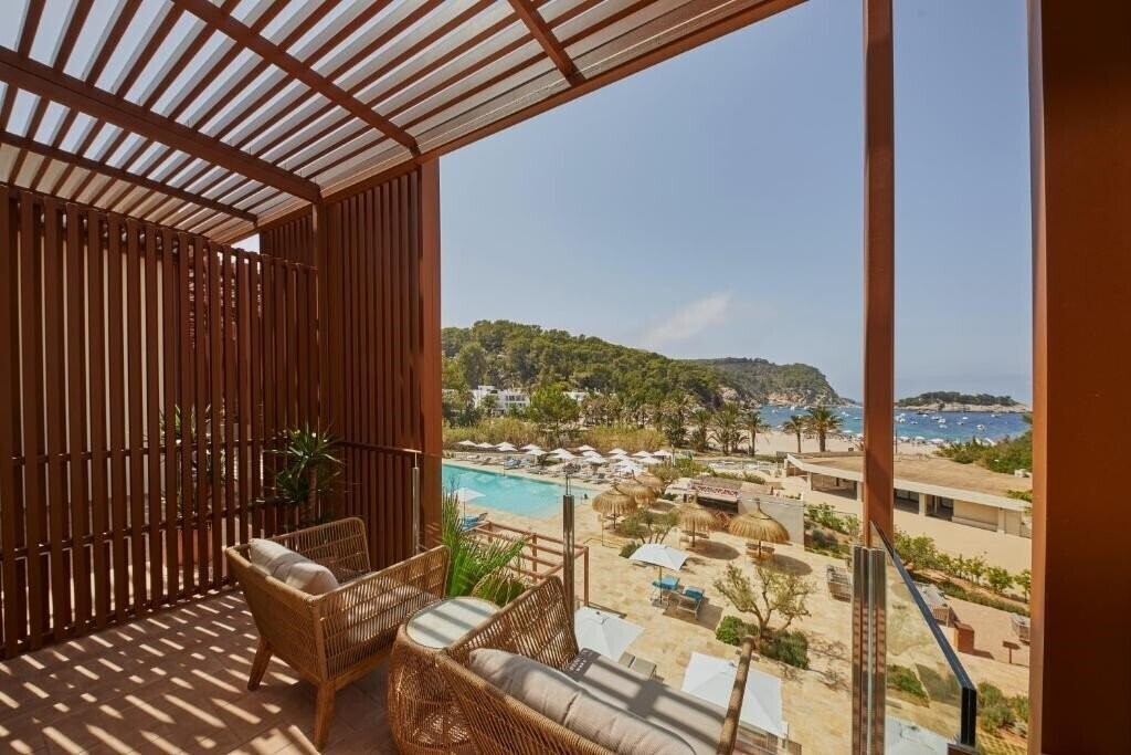 Изображение The Club Cala San Miguel Hotel Ibiza, Curio Collection by Hilton 5*