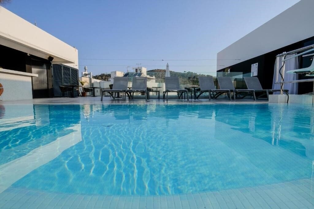 Отель M Hotel 4*