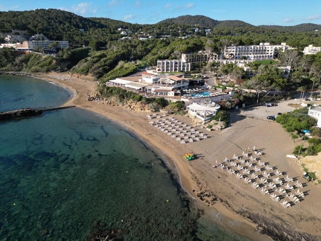 Отель Invisa Club Cala Blanca 3*