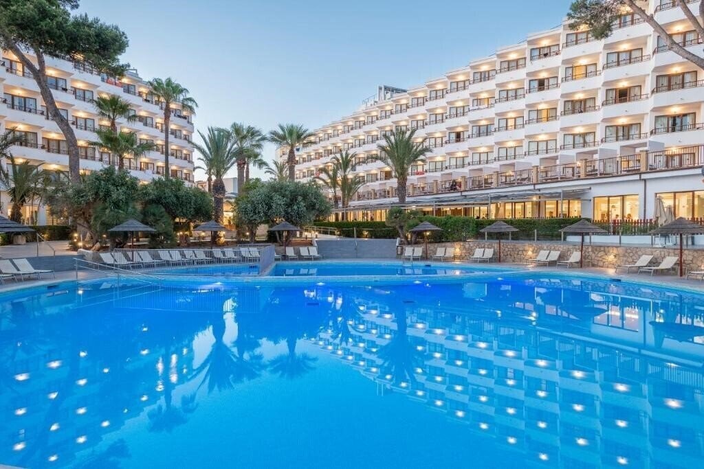 Отель Leonardo Royal Hotel & Suites Ibiza 4*