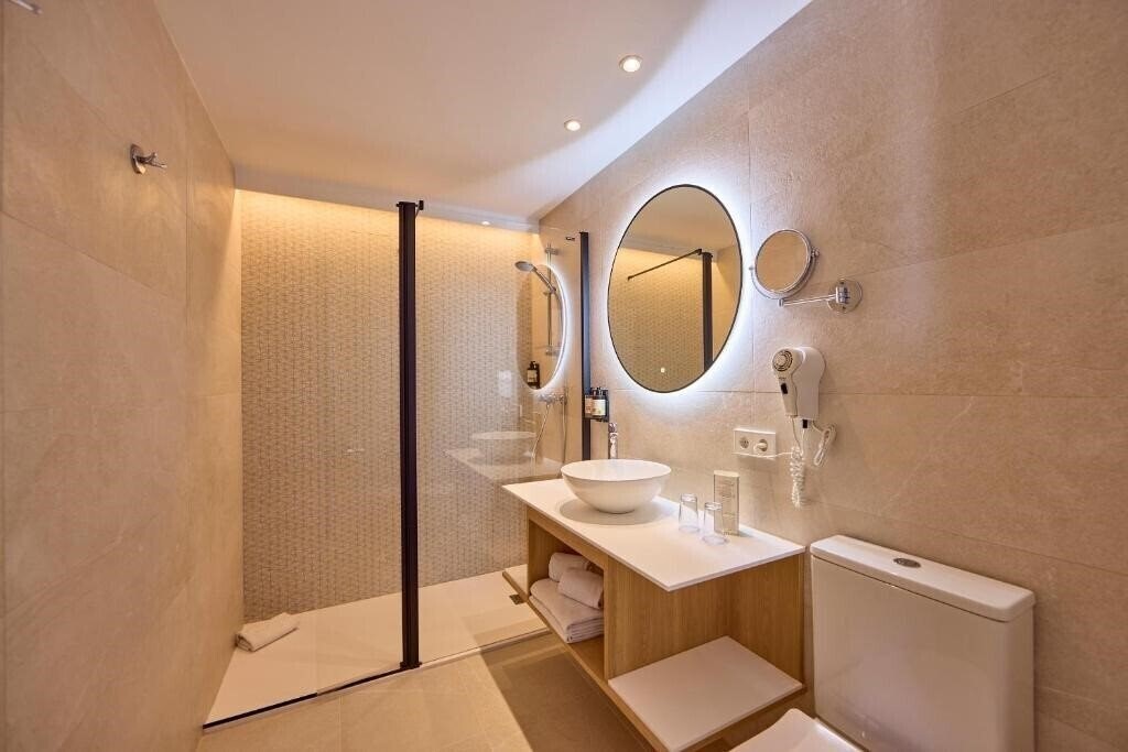 Фотография Universal Bikini 3*