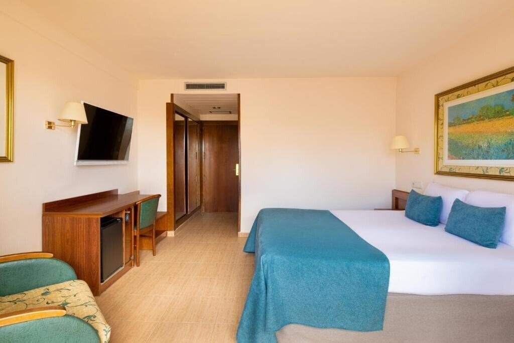 Отель Htop Amaika 4*