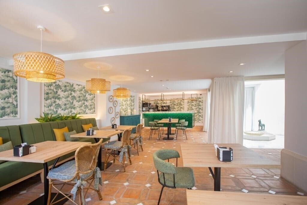 Отель Apartamentos Soho Plaza Mayor Caceres 3*