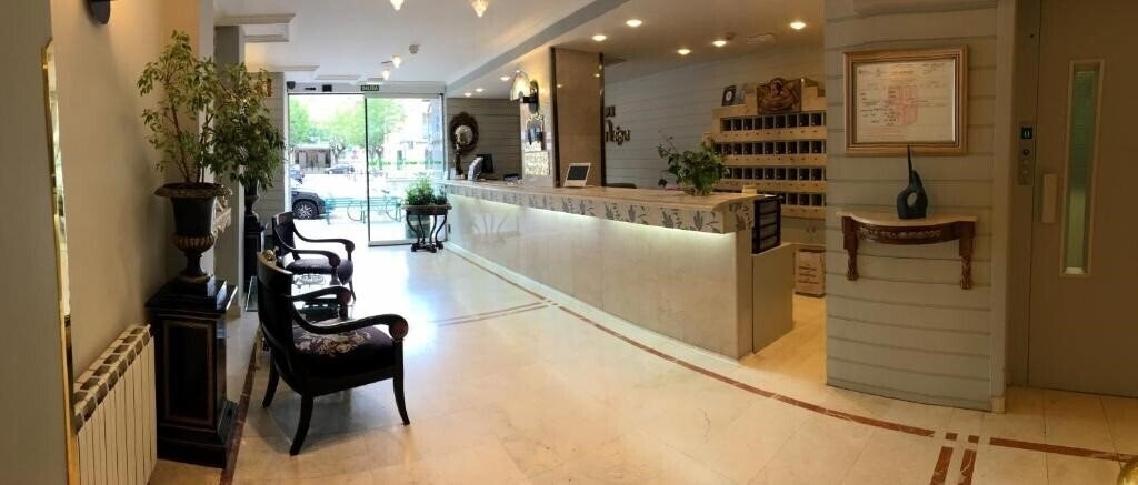 Картинка Maria Luisa Burgos 3*