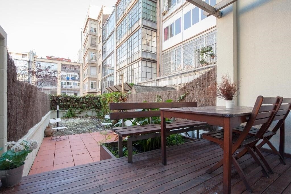 Отель Flateli Lluria 3*