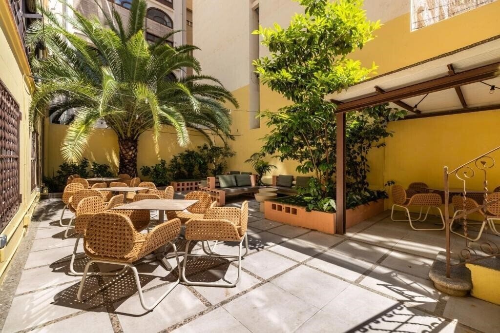 Отель The Loft Hostel Barcelona 3*