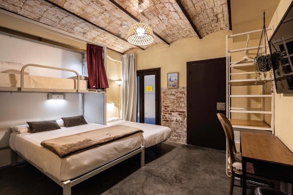 Фото The Loft Hostel Barcelona 3*