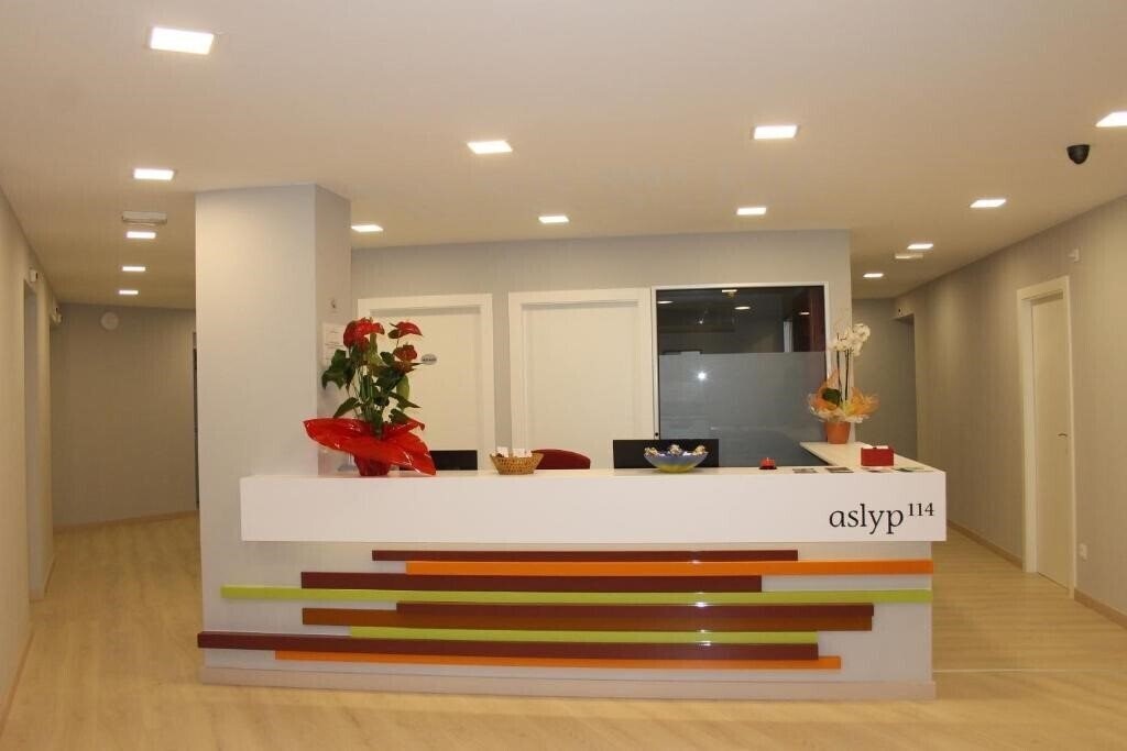 Отель Hostal Aslyp 114 Barcelona 2*