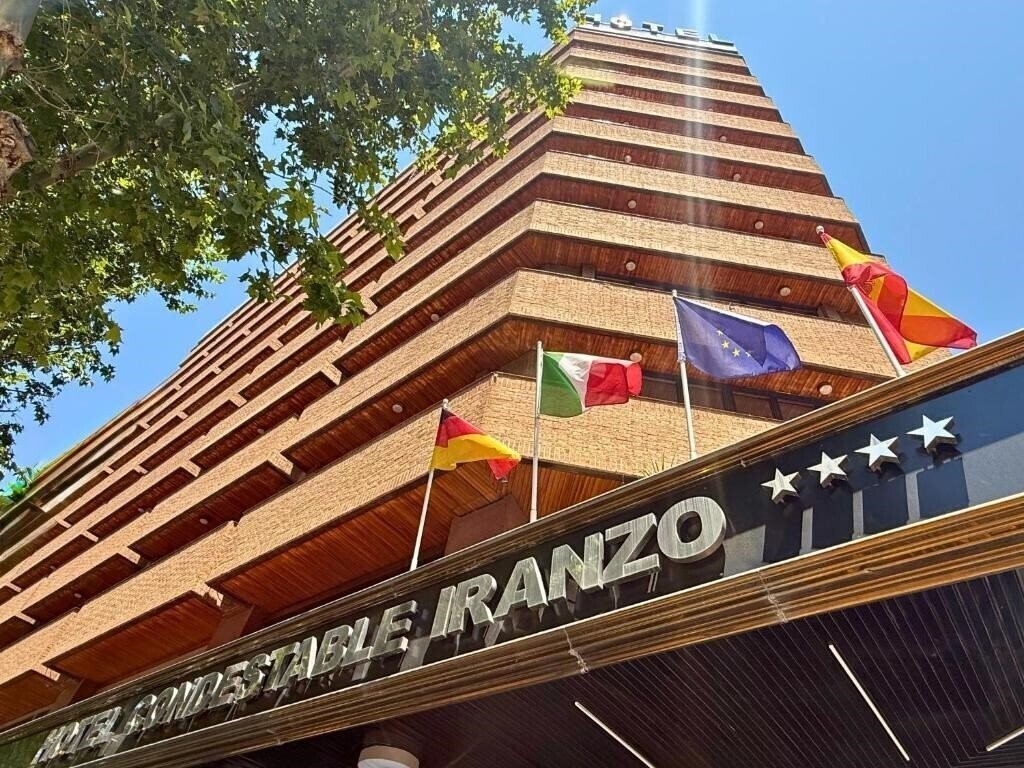 Отель Hotel Condestable Iranzo 4*