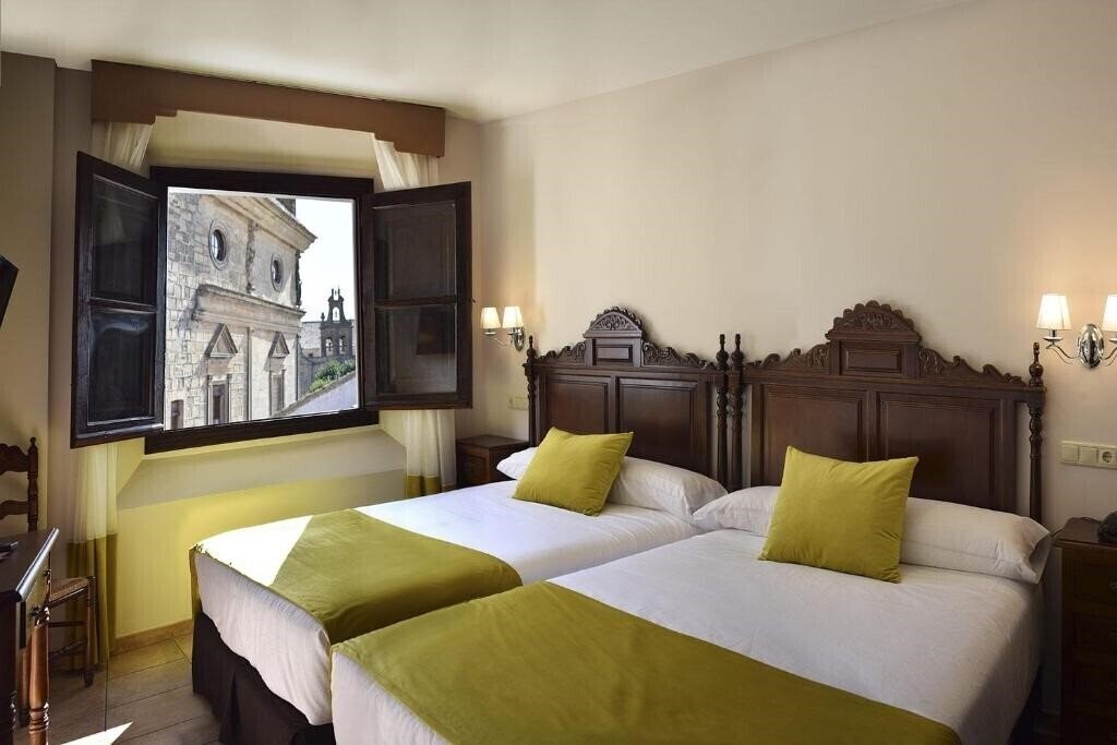 Фотография Maria De Molina 3*